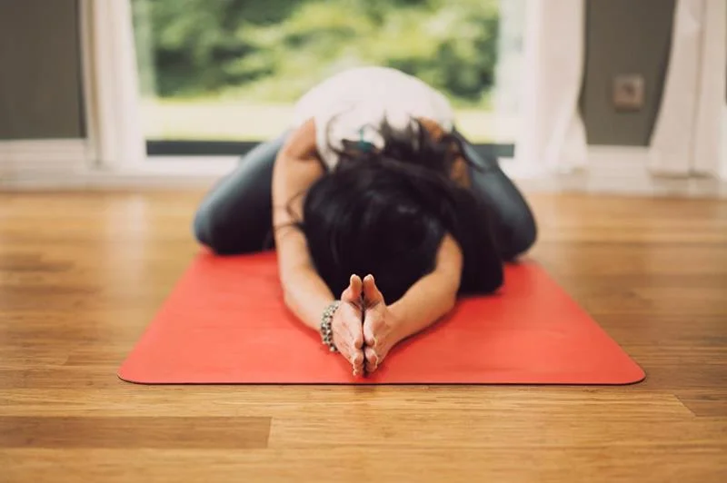 Como a yoga pode beneficiar a saúde do seu filho? – MOPI