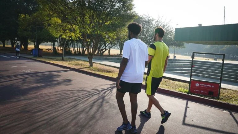 Quantas calorias se perdem em uma hora de caminhada?