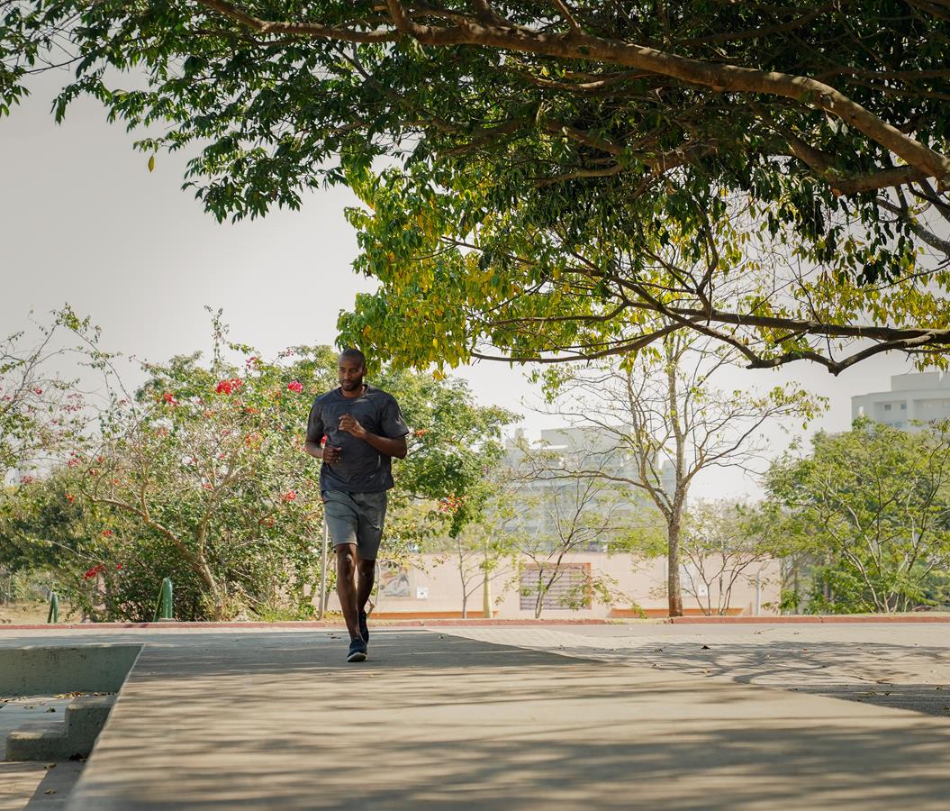 Como evitar dor na lateral da barriga durante a corrida? - Oxer Brasil