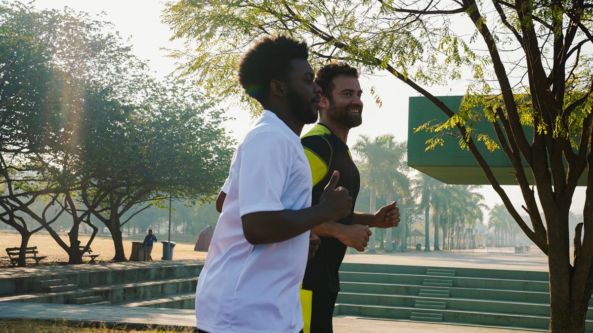 Como evitar dor na lateral da barriga durante a corrida? - Oxer Brasil