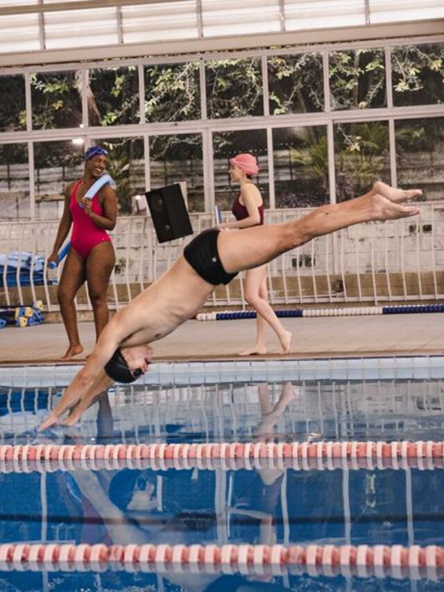 A natação é um dos esportes de verão mais tradicionais que podemos encontrar