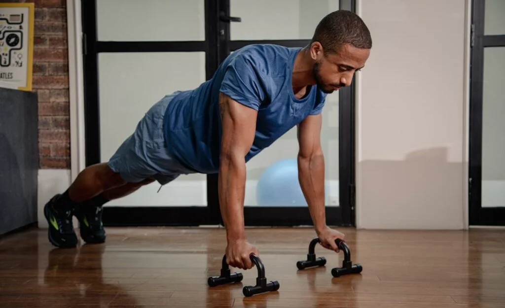 8 Melhores acessórios fitness para turbinar seu treino em casa - Oxer Brasil