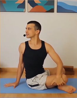 7 Posturas de Yoga para dor nas costas e alívio diário - Oxer Brasil