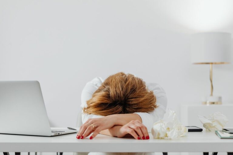 Cansaço em excesso? Entenda os motivos por trás da fadiga constante e previna-se com hábitos saudáveis